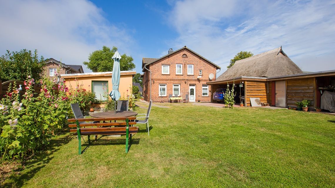 Historisches Haus auf großem Grundstück Meerfischland