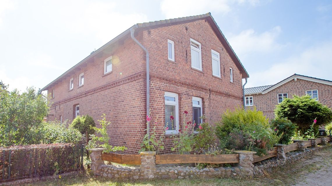 Historisches Haus auf großem Grundstück Meerfischland